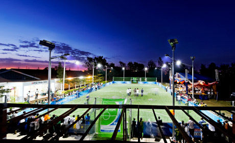 為非洲貧困地區20座(FIFA)足球希望中心提供光伏產品