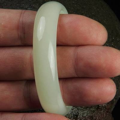 解讀玉華軒 正宗新疆和田玉青白玉手鐲批發(fā)全攻略